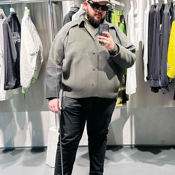 Meet your Posher, Marlon - Picture 1 of 3